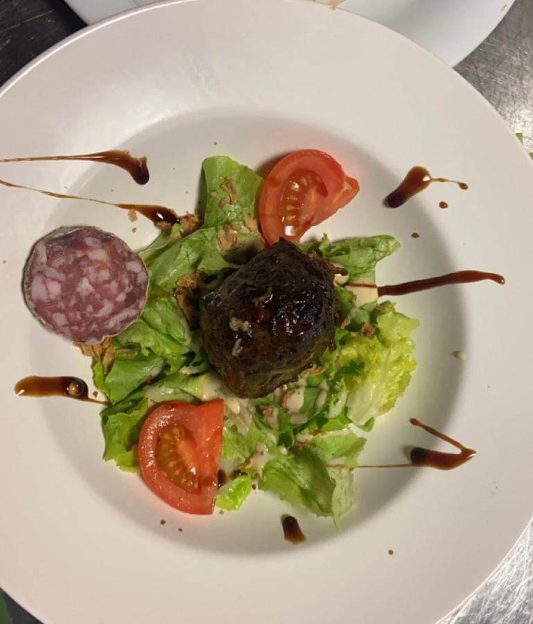 Hotel Restaurant La Renaissance Saint-Cirgues-en-Montagne المظهر الخارجي الصورة
