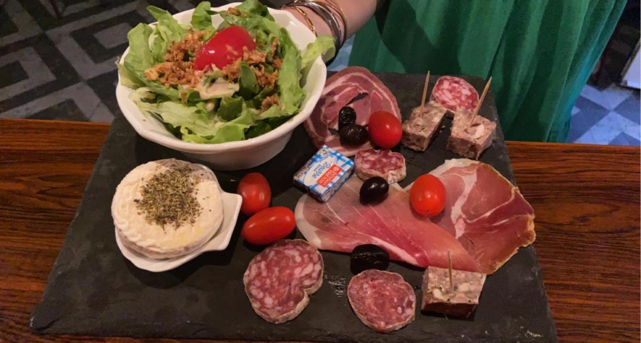 Hotel Restaurant La Renaissance Saint-Cirgues-en-Montagne المظهر الخارجي الصورة