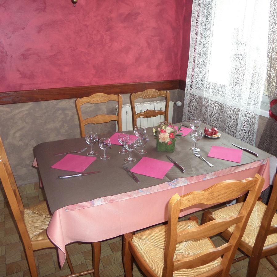 Hotel Restaurant La Renaissance Saint-Cirgues-en-Montagne المظهر الخارجي الصورة