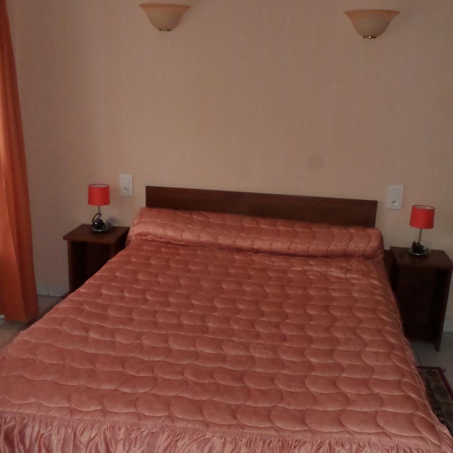 Hotel Restaurant La Renaissance Saint-Cirgues-en-Montagne المظهر الخارجي الصورة
