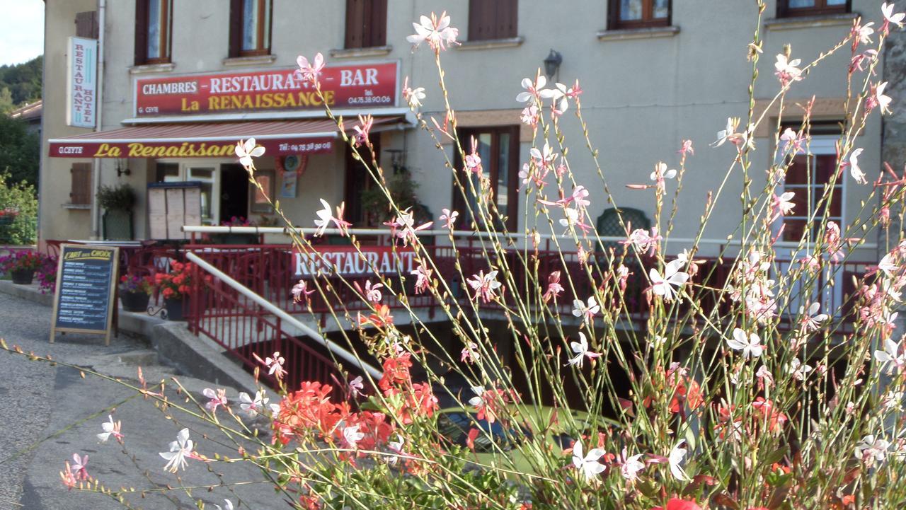 Hotel Restaurant La Renaissance Saint-Cirgues-en-Montagne المظهر الخارجي الصورة